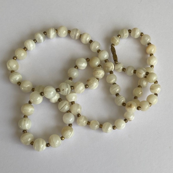 Vintage White Bead Necklace - Picture 2 of 4